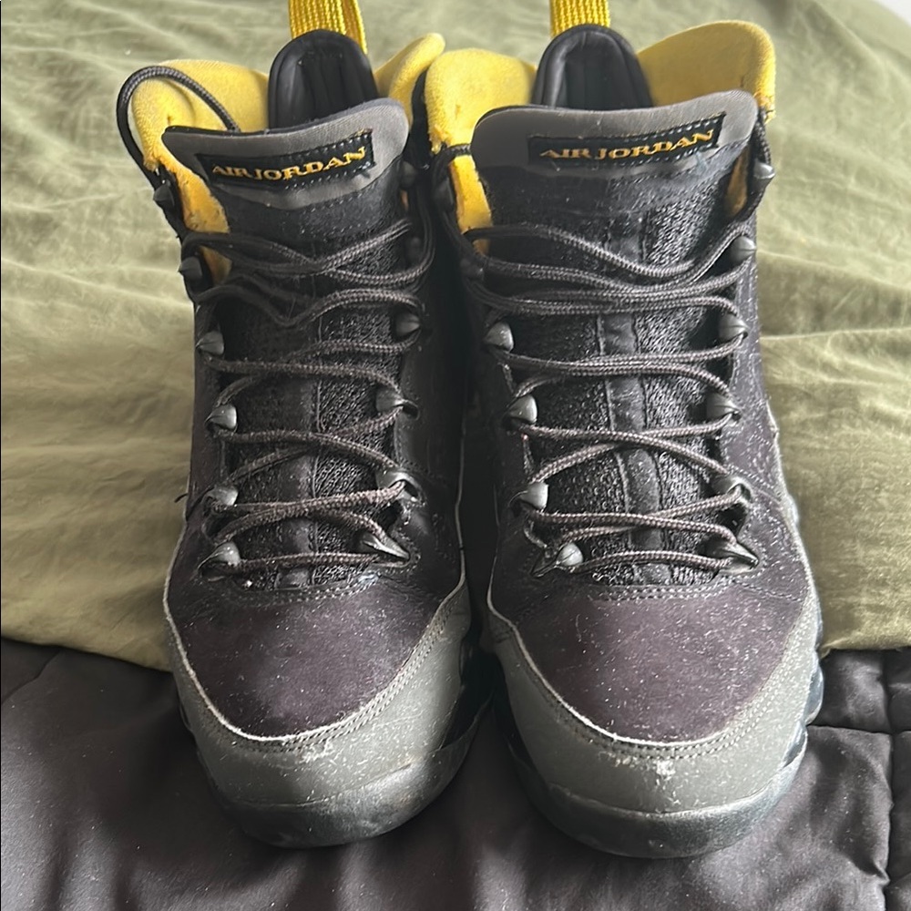 Air Jordan retro 9 Black and Yellow